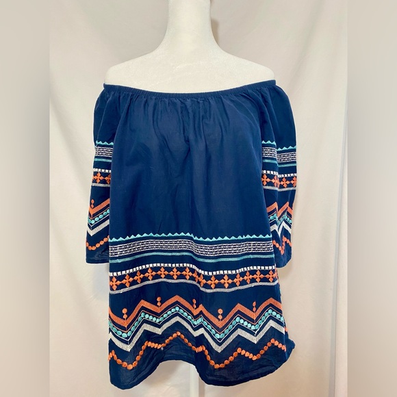 Bobeau Embroidered Top - Picture 3 of 7